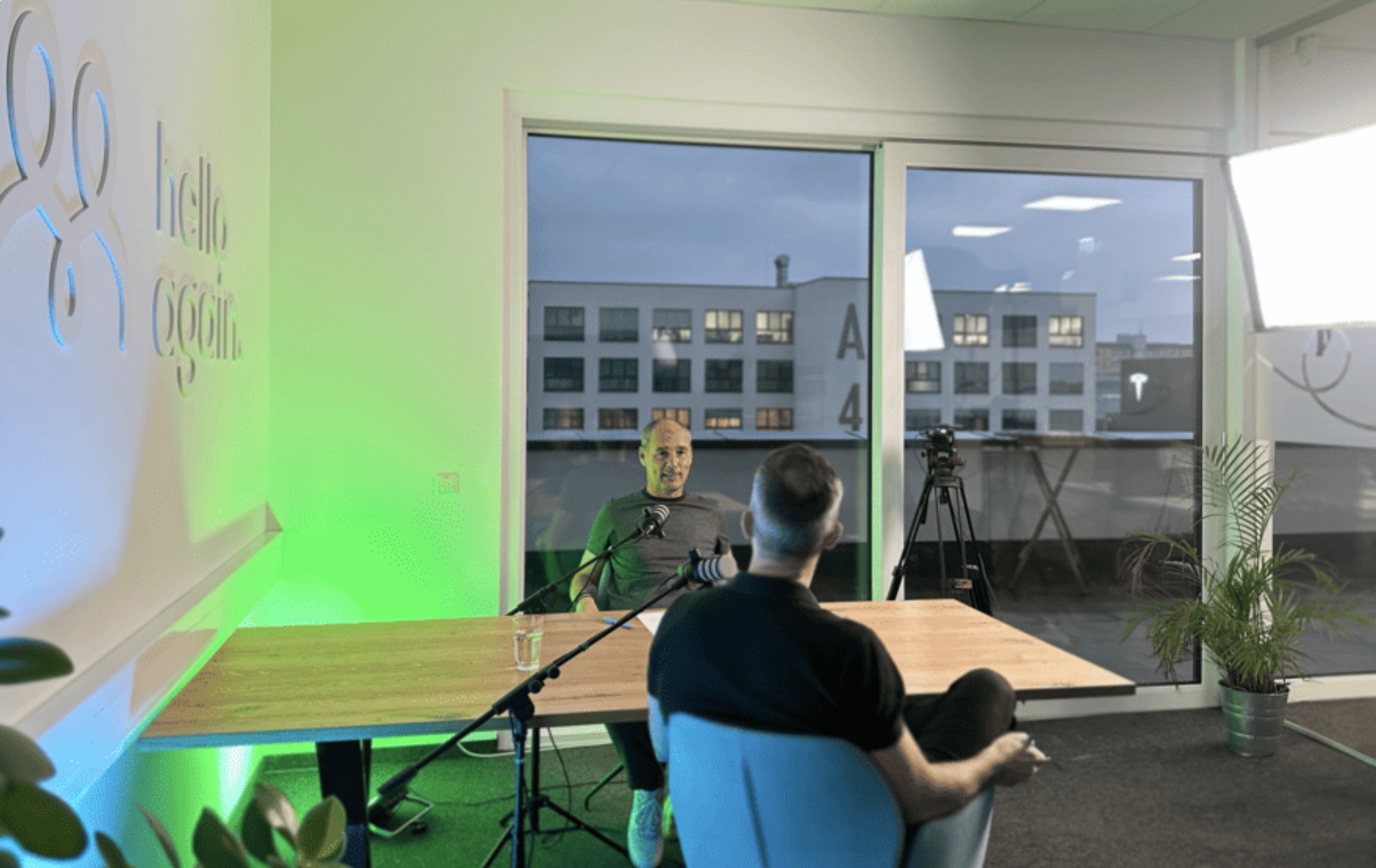 hello again Podcast mit David Tews, Hervis